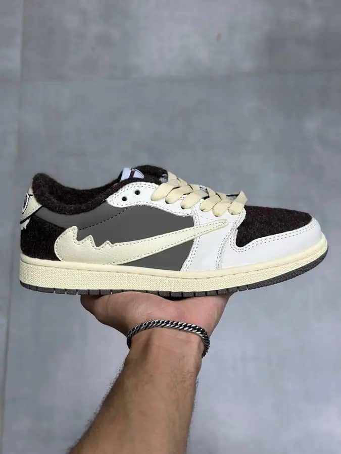 ترویس کاکتوس جک لبوبو رویس موکا Travis Cactus Jack Labubu Reverse Mocha